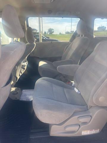 2015 Toyota Sienna - $22,995