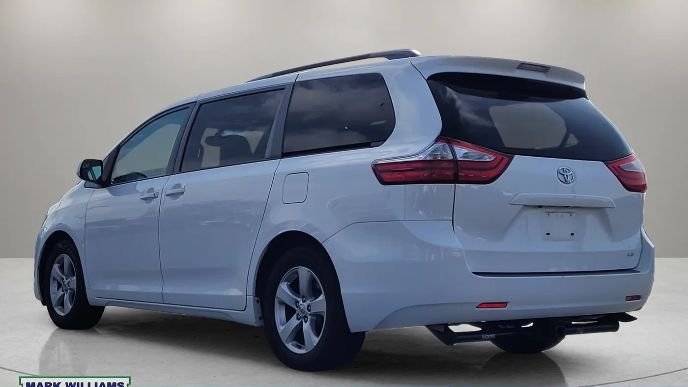 2016 Toyota Sienna LE 7-Passenger Auto Access Seat