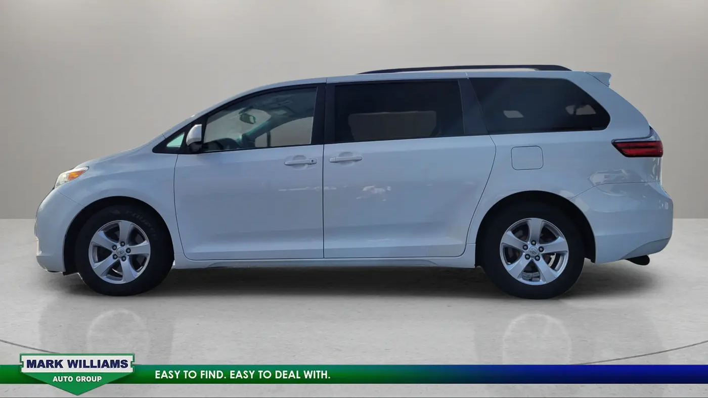 2016 Toyota Sienna LE 7-Passenger Auto Access Seat