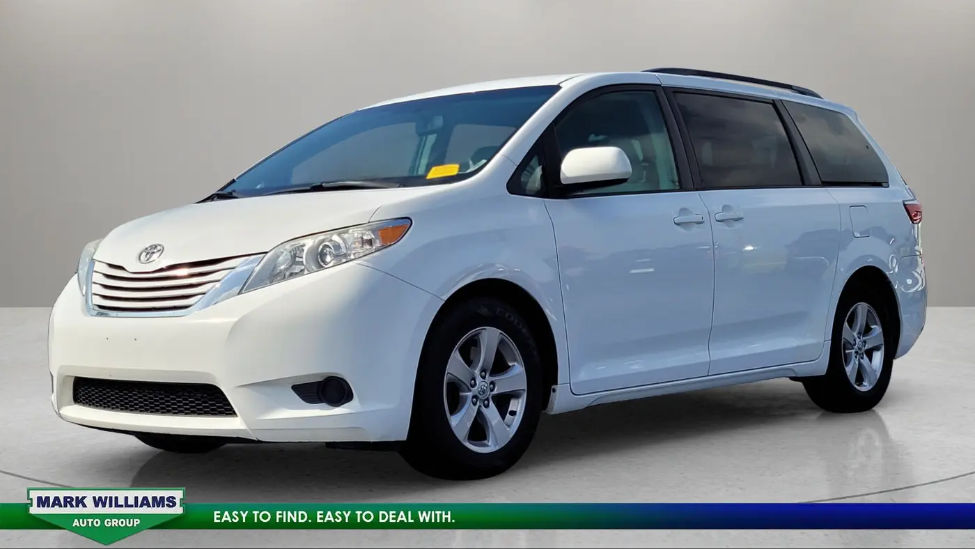 2016 Toyota Sienna LE 7-Passenger Auto Access Seat