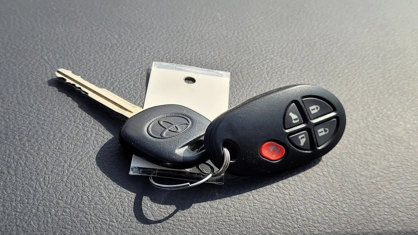 2016 Toyota Sienna LE 7-Passenger Auto Access Seat