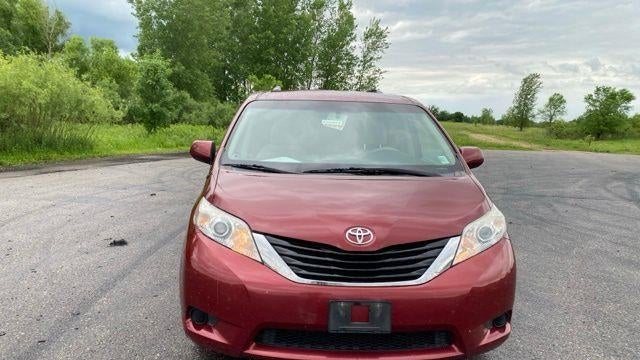 2011 Toyota Sienna LE 8-Passenger