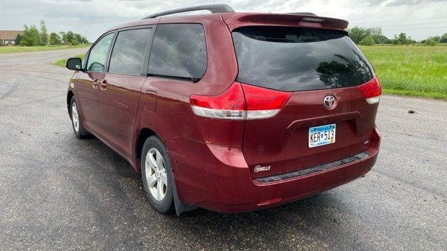 2011 Toyota Sienna LE 8-Passenger