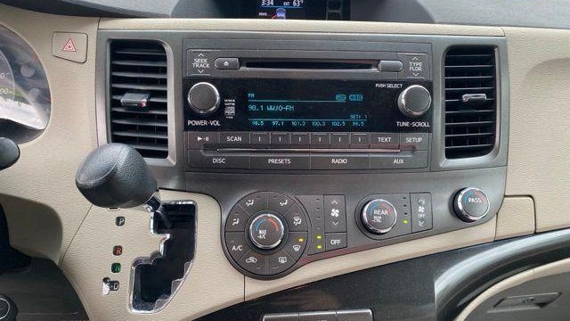 2011 Toyota Sienna LE 8-Passenger