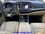 2016 Highlander Thumbnail 5