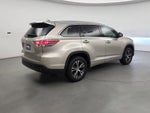 2016 Highlander Thumbnail 5