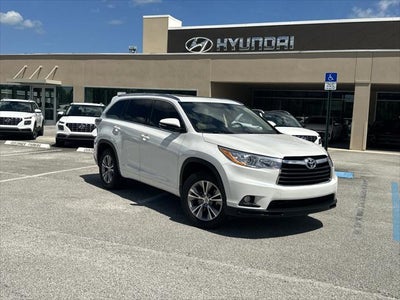 Photo of a 2014 Toyota Highlander XLE 4DR SUV for sale