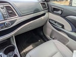 2016 Highlander Thumbnail 16