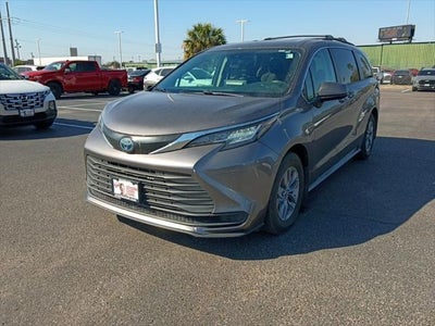 Photo of a 2022 Toyota Sienna LE 8-Passenger 4DR Mini-Van for sale