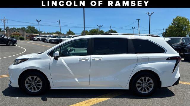 2023 Toyota Sienna LE 8-Passenger