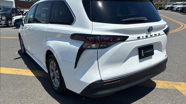 2023 Toyota Sienna LE 8-Passenger
