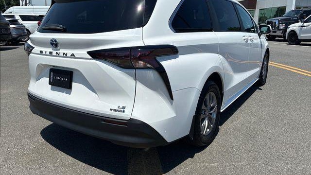2023 Toyota Sienna LE 8-Passenger