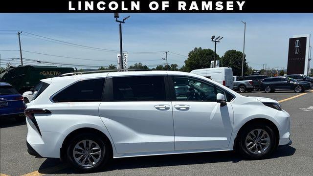 2023 Toyota Sienna LE 8-Passenger