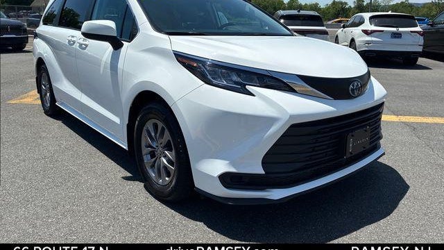 2023 Toyota Sienna LE 8-Passenger
