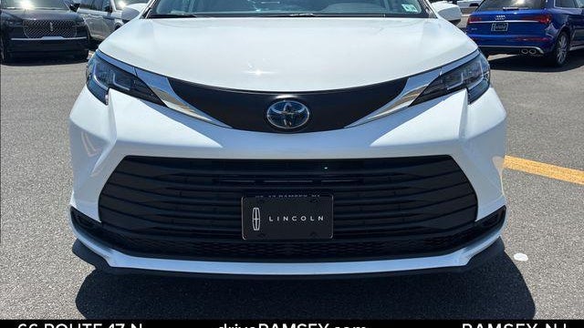 2023 Toyota Sienna LE 8-Passenger
