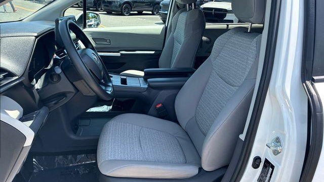 2023 Toyota Sienna LE 8-Passenger