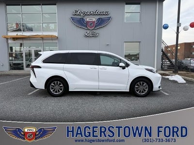 Photo of a 2024 Toyota Sienna LE 8-Passenger 4DR Mini-Van for sale