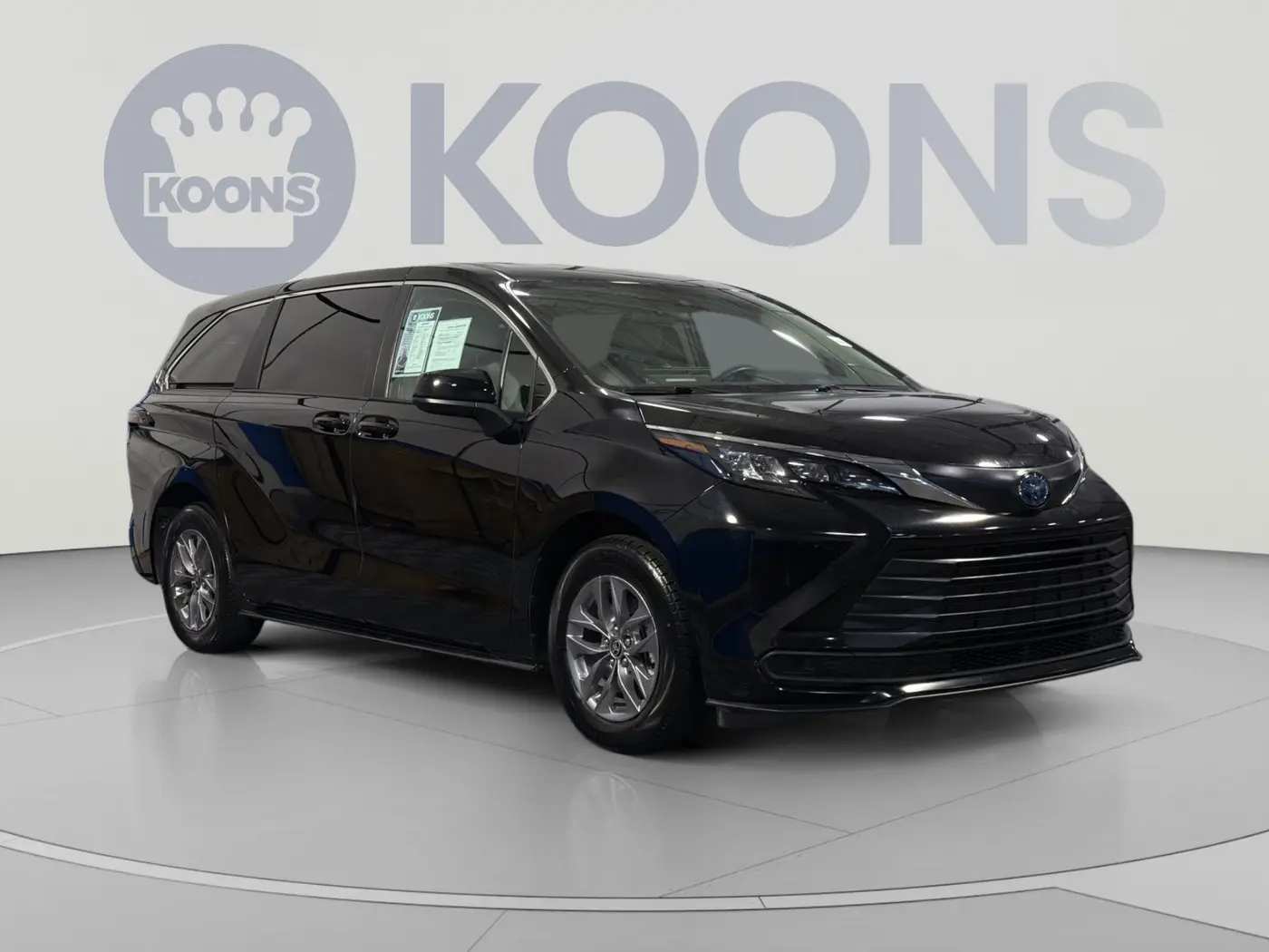2025 Toyota Sienna - $37,500