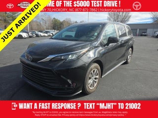 2025 Toyota Sienna with Midnight Black Metallic Exterior