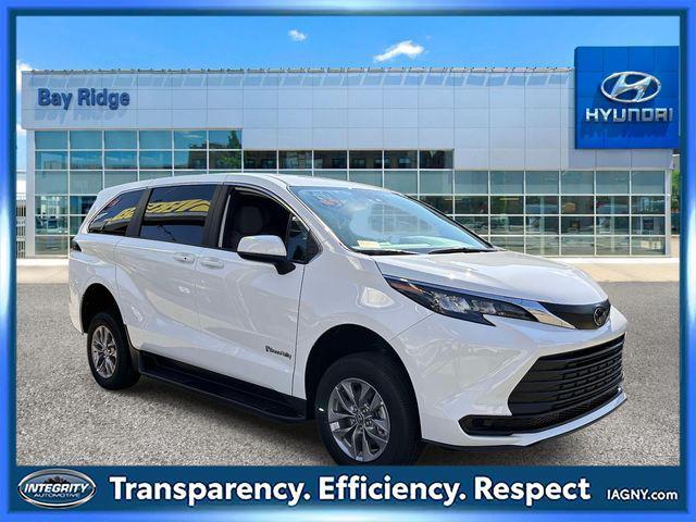 2026 Toyota Sienna - $75,163