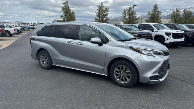 2021 Toyota Sienna LE 8-Passenger