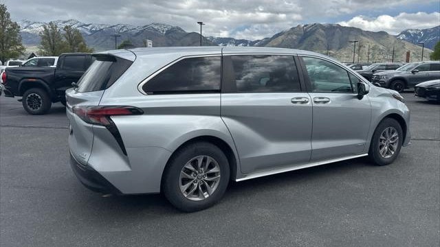 2021 Toyota Sienna LE 8-Passenger