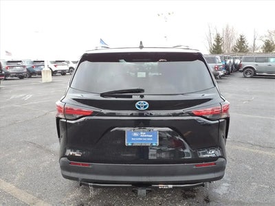 2022 Toyota Sienna LE 8-Passenger 4DR Mini-Van