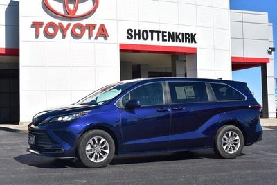 Photo of a 2022 Toyota Sienna LE 8-Passenger 4DR Mini-Van for sale