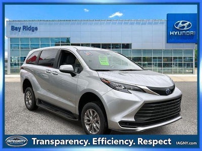 2025 Toyota Sienna LE 8-Passenger 4DR Mini-Van