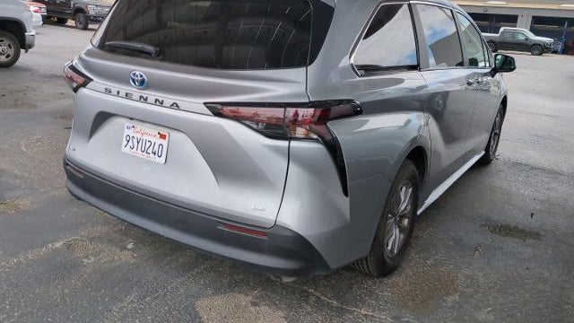 2025 Toyota Sienna LE 8-Passenger