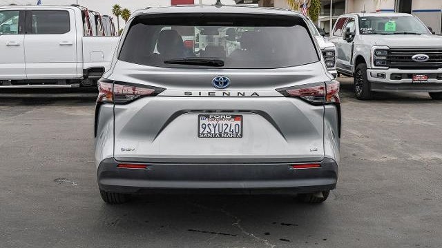 2025 Toyota Sienna LE 8-Passenger