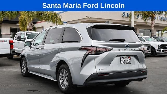 2025 Toyota Sienna LE 8-Passenger