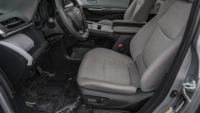2025 Toyota Sienna LE 8-Passenger