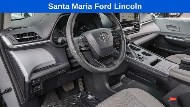 2025 Toyota Sienna LE 8-Passenger