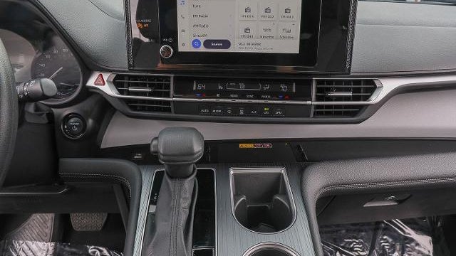 2025 Toyota Sienna LE 8-Passenger