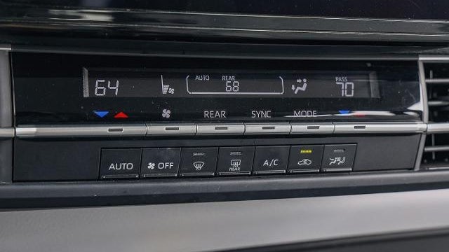 2025 Toyota Sienna LE 8-Passenger