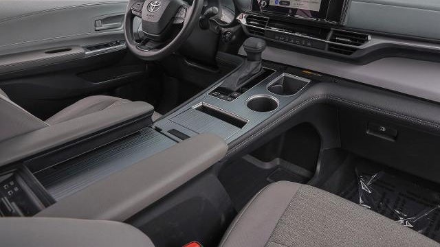 2025 Toyota Sienna LE 8-Passenger