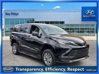 Photo of a 2025 Toyota Sienna LE 8-Passenger 4DR Mini-Van for sale