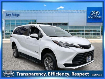 Photo of a 2026 Toyota Sienna LE 8-Passenger 4DR Mini-Van for sale