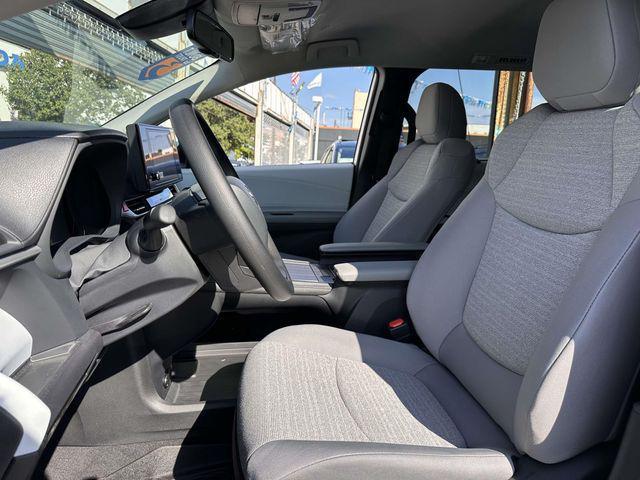 2026 Toyota Sienna - $75,163