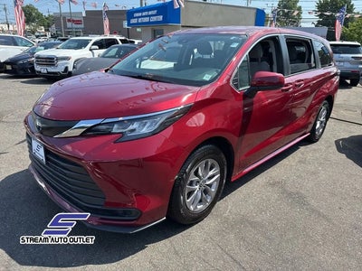2022 Toyota Sienna LE 8-Passenger 4DR Mini-Van
