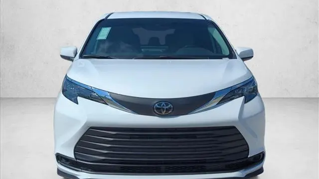 2026 Toyota Sienna LE 8-Passenger