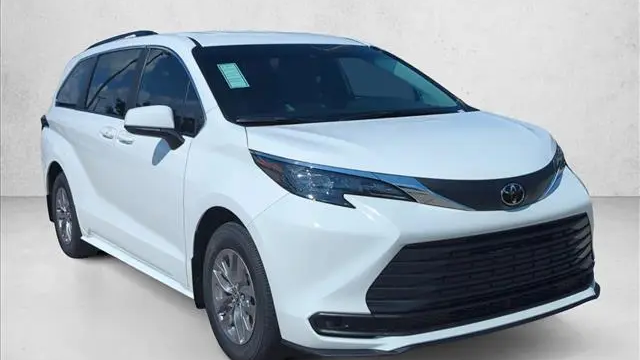 2026 Toyota Sienna LE 8-Passenger