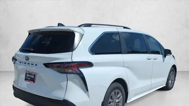 2026 Toyota Sienna LE 8-Passenger