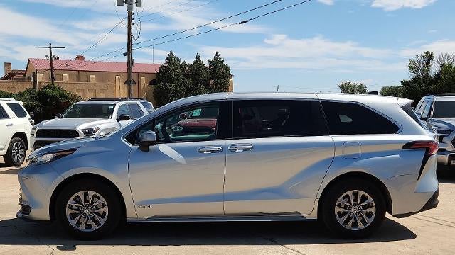 2021 Toyota Sienna LE 8-Passenger