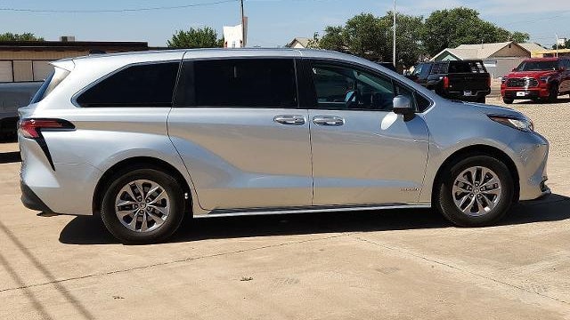 2021 Toyota Sienna LE 8-Passenger