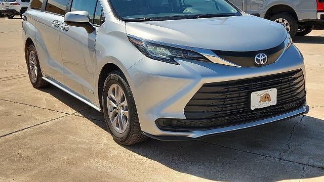 2021 Toyota Sienna LE 8-Passenger