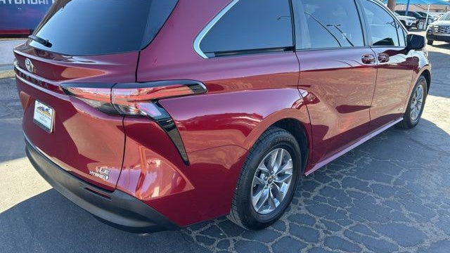 2021 Toyota Sienna LE 8-Passenger