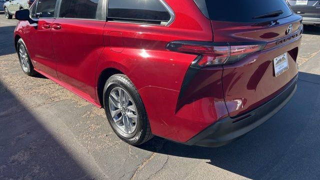 2021 Toyota Sienna LE 8-Passenger