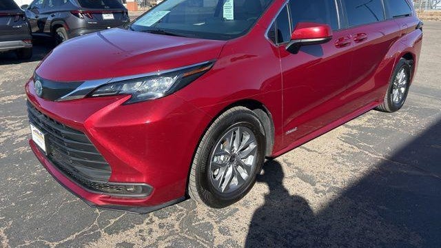 2021 Toyota Sienna LE 8-Passenger